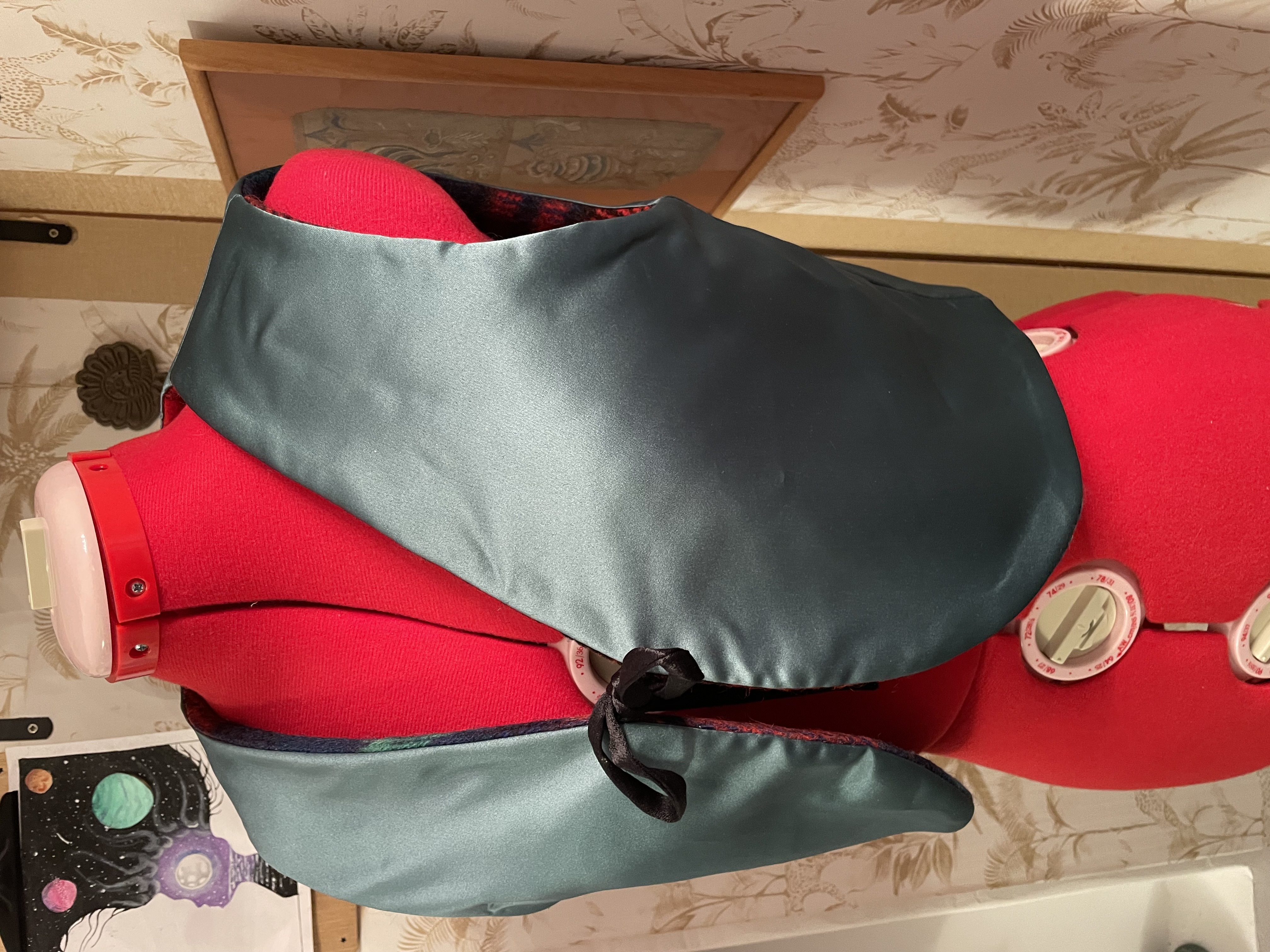 fabrique à curiosités - gilet sans manches upcyclé (face B)